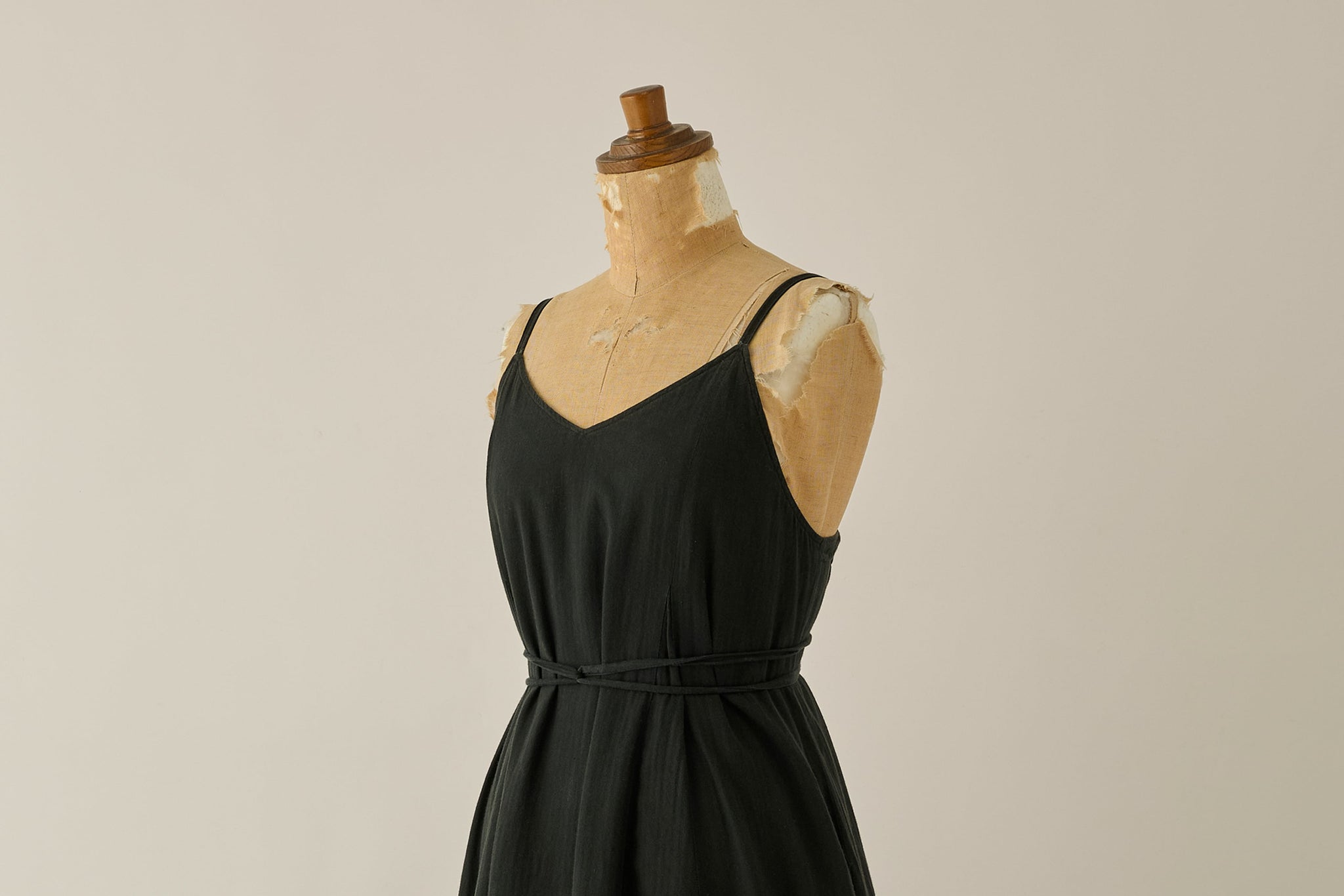 ワンピース LIFESTYLIST Calm Dress kuro Calm Dress kuro │ LIFESTYLIST