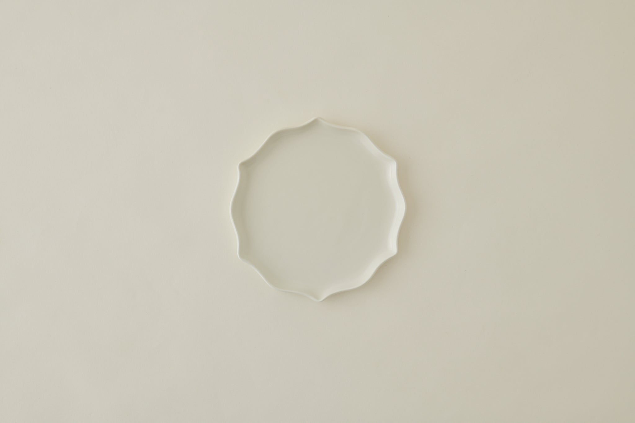 Marikovenezia ブルジョワ　美しい花柄のラヴィエ➕C プレート White Porcelain Tableware Collection | Minimalist & Sustainable