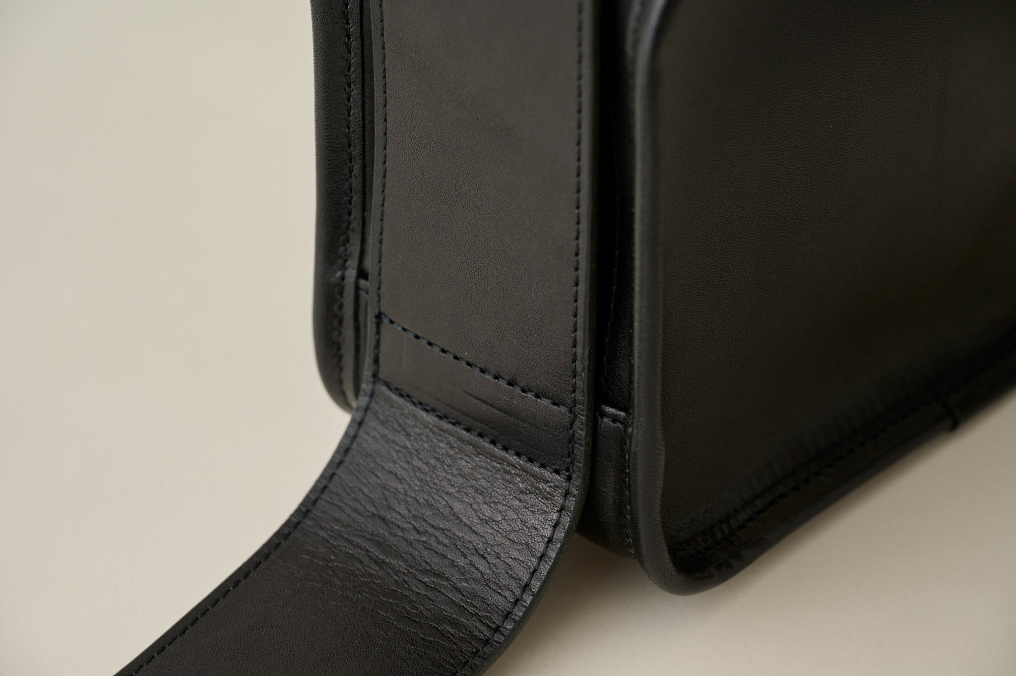 専用】 LIFESTYLIST 三浦大地 コラボ　レザー　ショルダーバッグ LIFESYLIST」からファッションディレクター三浦大地との限定