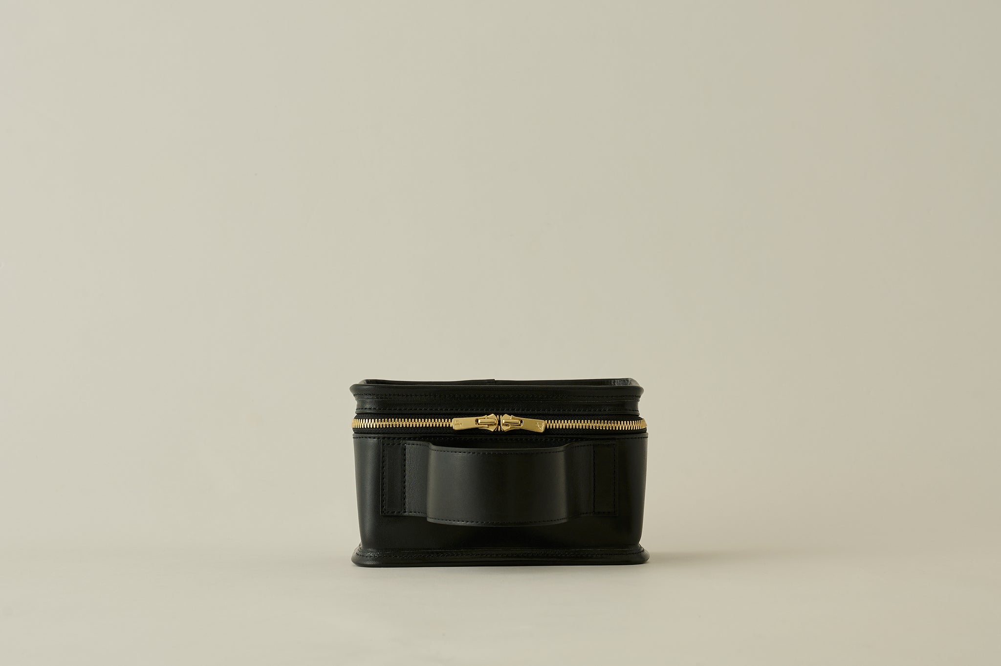 ライフスタイリストcamel leather mini book bag LIMITED】Leather Mini Book Bag -BLACK x CAMEL-｜LIFESTYLIST