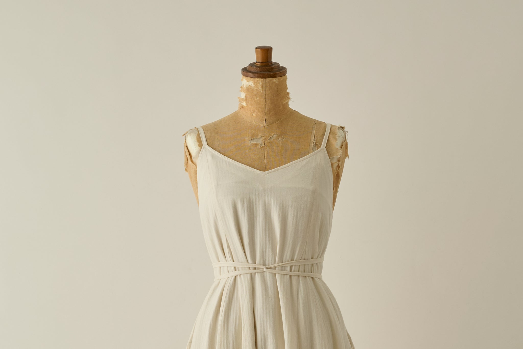 Calm Dress shiro │ LIFESTYLIST