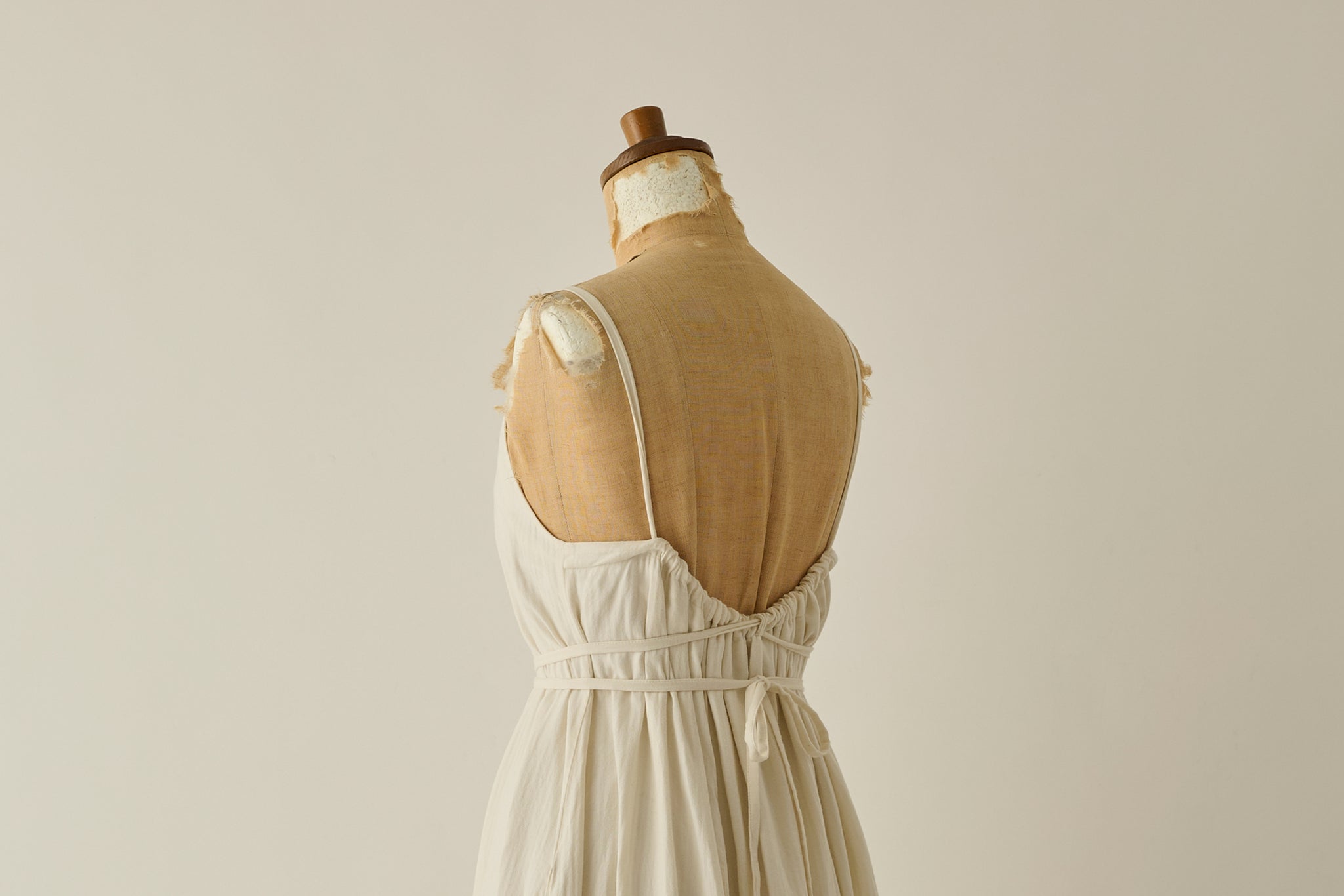 Calm Dress shiro │ LIFESTYLIST