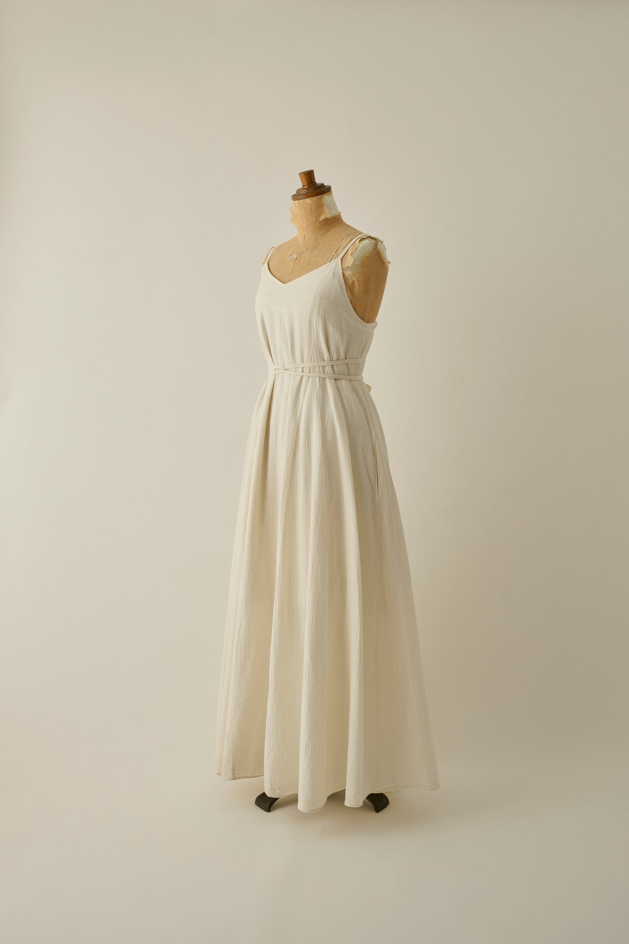 Calm Dress shiro │ LIFESTYLIST