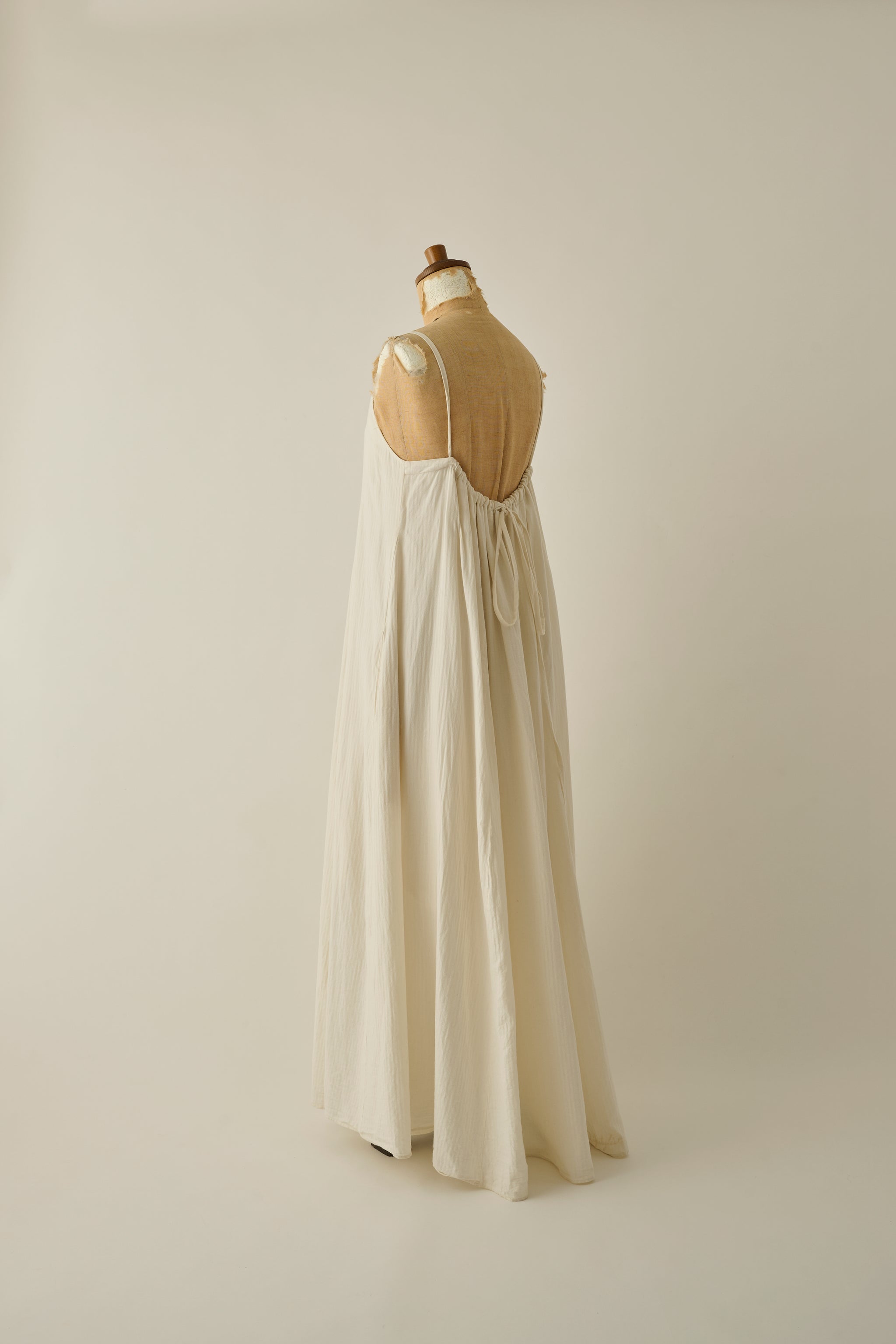 ワンピース lifestylist Calm Dress shiro Calm Dress shiro │ LIFESTYLIST