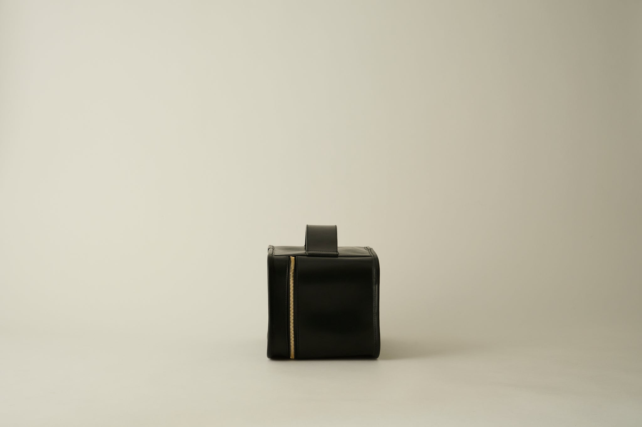 Leather Travel Box Bag │ LIFESTYLIST