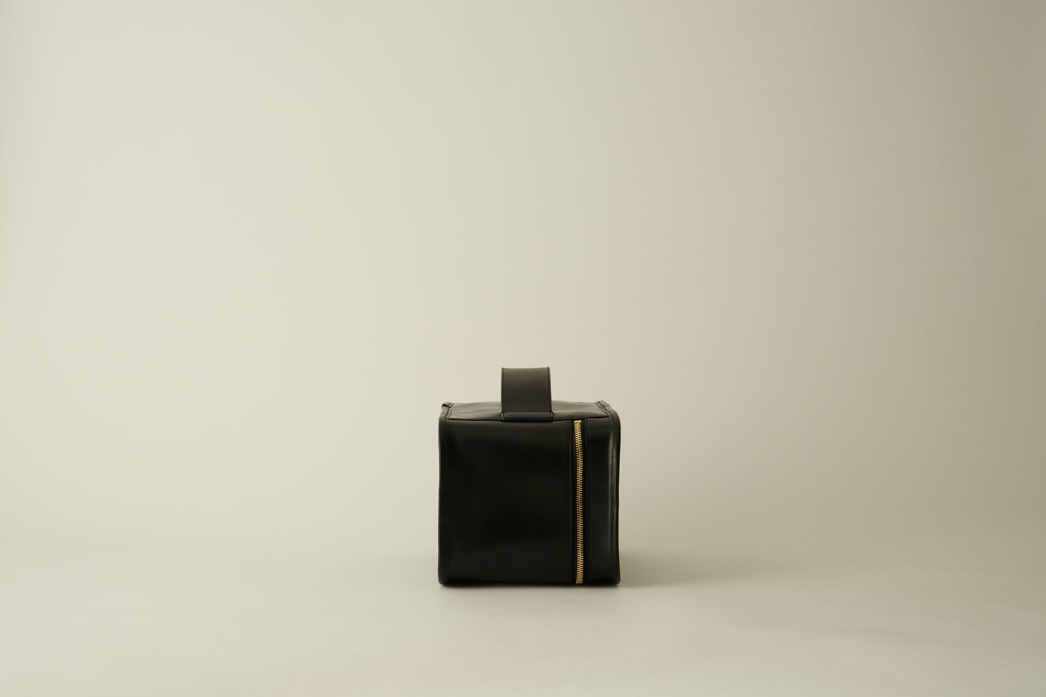 Leather Travel Box Bag / Medium │ LIFESTYLIST