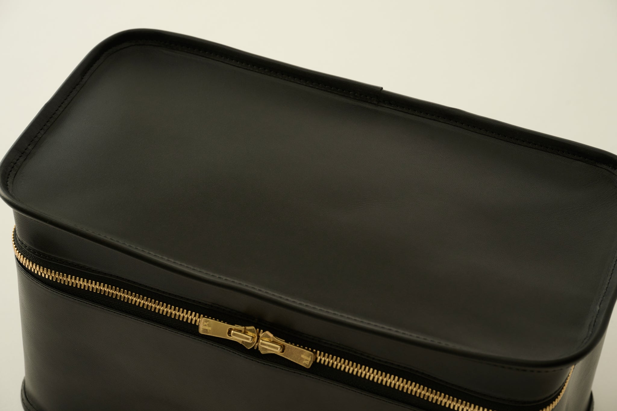 Leather Travel Box Bag │ LIFESTYLIST